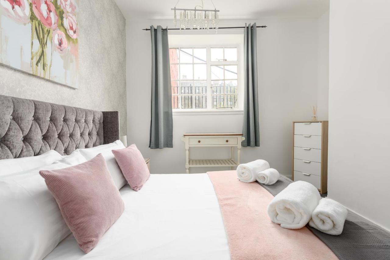 2 Bedroom Royal Mile Apartment เอดินบะระ ภายนอก รูปภาพ