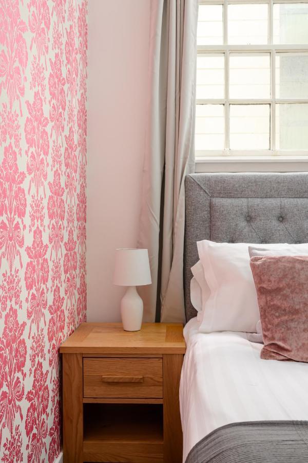2 Bedroom Royal Mile Apartment เอดินบะระ ภายนอก รูปภาพ
